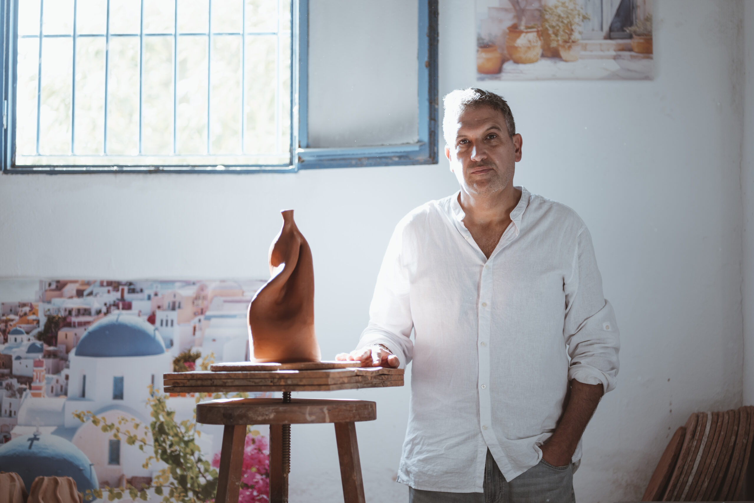 Marco Terranova trabajando cerámica mediterránea contemporánea reconocida por Homo Faber